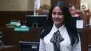 <p>Aksi Rafael Alun turut melibatkan keluarganya. Pertama, istri Rafael, yaitu Ernie Meike Torondek ikut disebut dalam dakwaan. (Liputan6.com/Herman Zakharia)</p>