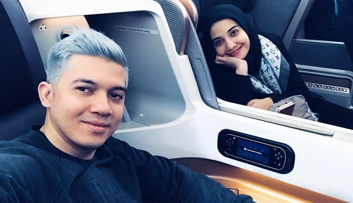 “7 tahun sm km buat aku banyak belajar , banyak rintangan dan masalah yg kita hadapai , semakin dewasa aku melihat dunia ini bersama km , semua masalah kita hadapi bersama,” tulis Irwansyah. (Instagram/irwansyah_15)