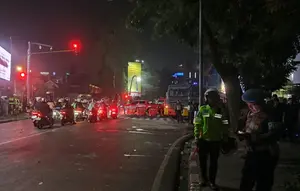 Demo di Bandung Memanas, Massa Bentrok dengan Polisi