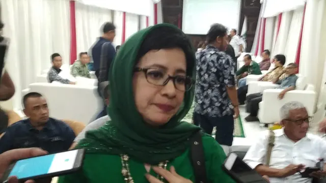 Politikus Partai Golkar Nurul Arifin tampak sumringah di kantor DPP PKB di Raden Saleh, Jakarta Pusat