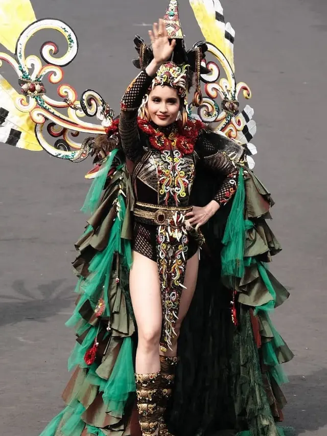 [Fimela] Cinta Laura