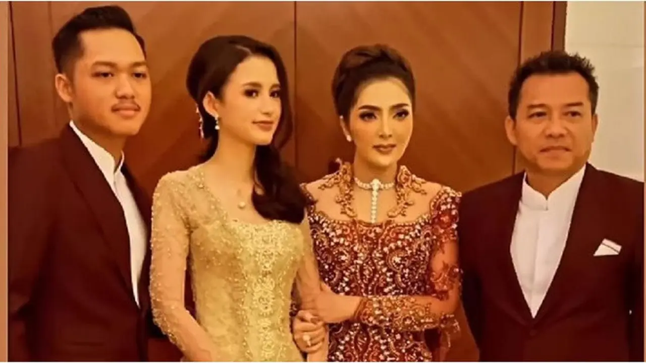 6 Momen Sarah Menzel dengan Keluarga Azriel Hermansyah, Sudah Akrab