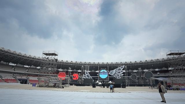 Penampakan panggung Konser 35 Tahun Slank Indonesia Now di GBK, Jakarta. (Bambang Eros/Fimela).