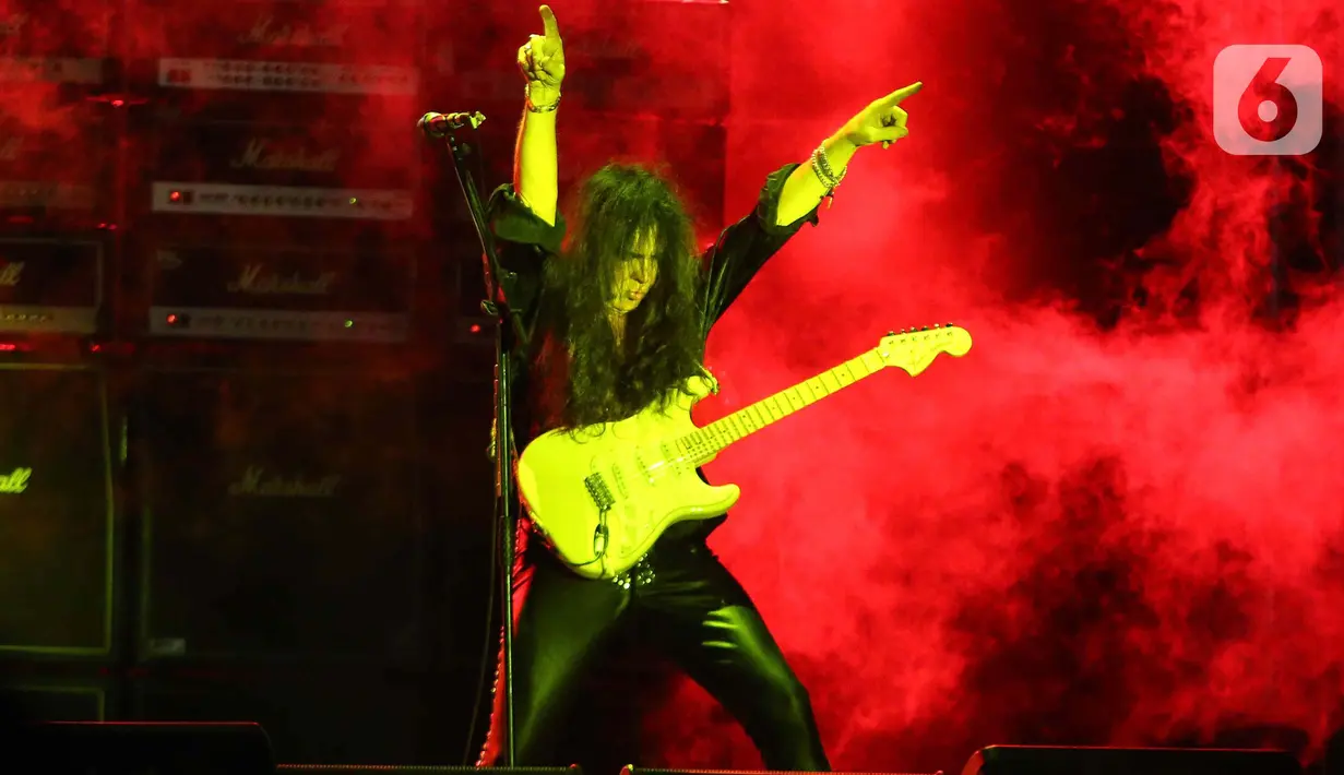 Enam tahun berselang atau di tahun 1996, Yngwie Malmsteen kembali hadir dalam sebuah acara gitar klinik. (Liputan6.com/Herman Zakharia)