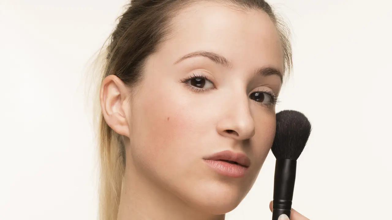 Tips mengatasi blush yang patchy saat makeup agar hasilnya tetap flawless