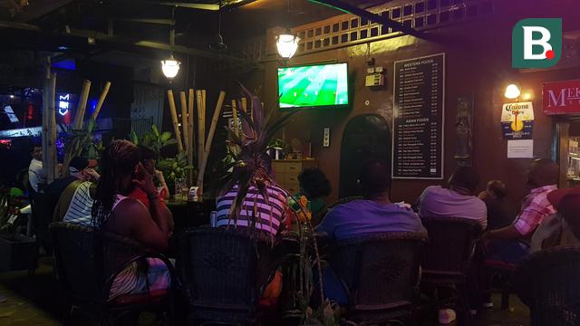 Nonton bareng Manchester United Vs Liverpool di Kamboja.