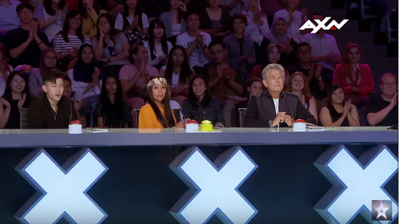 Wajah bingung juri di Asia's Got Talent, Jay Park, Anggun C Sasmi, dan David Foster ketika melihat Riana tampil (YouTube)