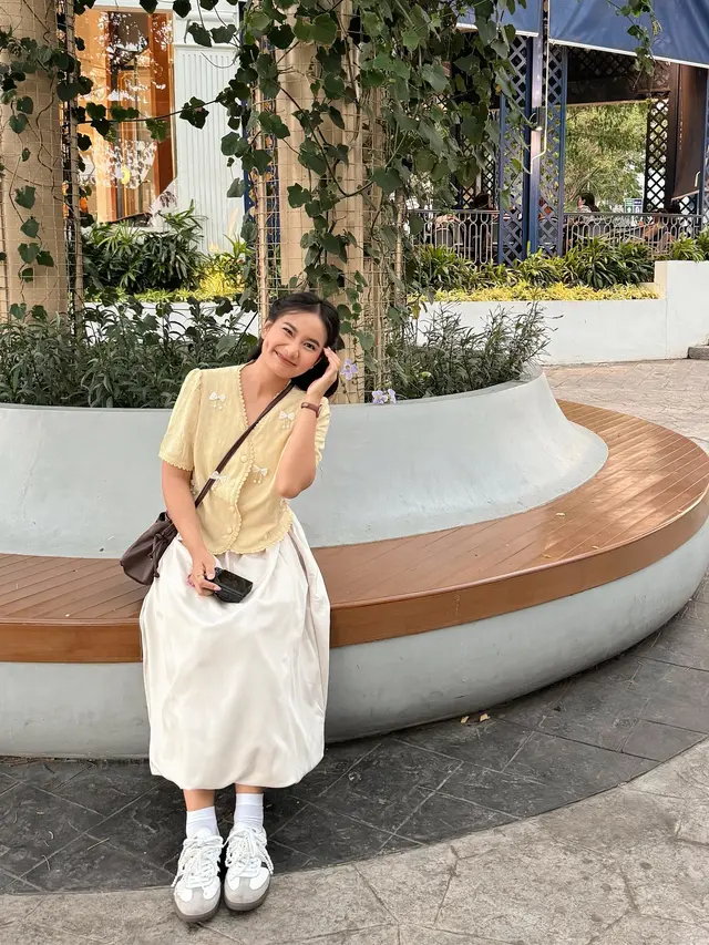 Girly Look yang Tetap Sporty