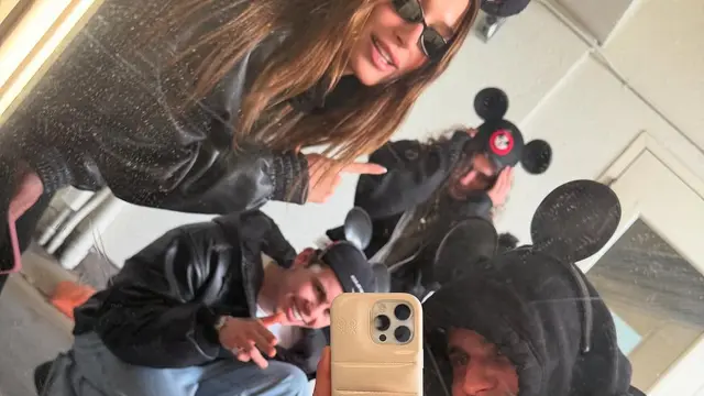 Justin Bieber dan Hailey liburan di Disneyland (Foto: Instagram @justinbieber)