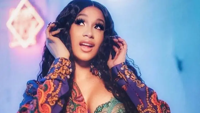 [Bintang] Cardi B