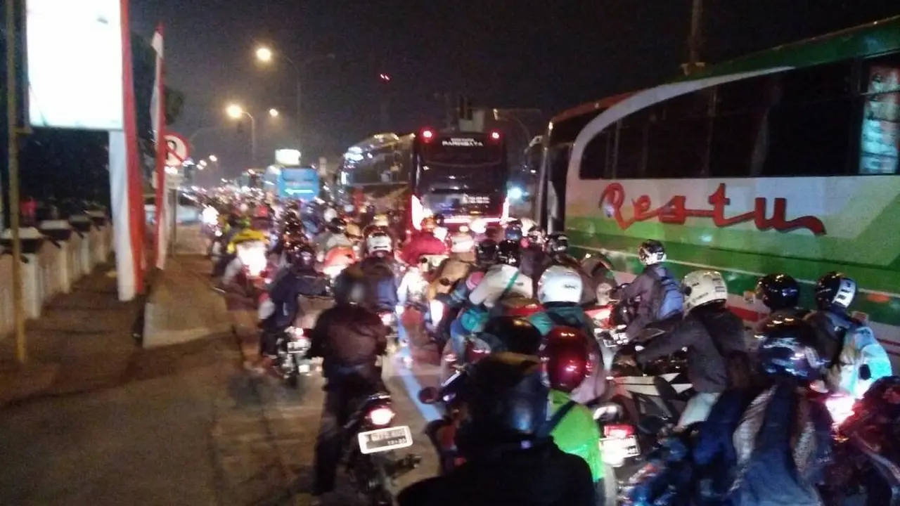 Tol Jakarta-Cikampek Macet Puluhan Kilometer