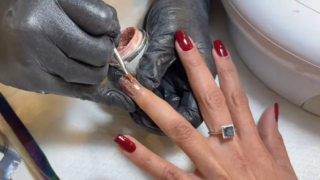 Inovasi Smart Nails yang dicetuskan oleh salon di Dubai.