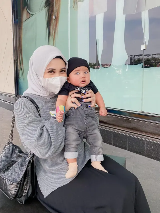 7 Potret Terbaru Kesha Ratuliu, Disebut Makin Langsing Usai Melahirkan