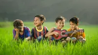 7 Pengaruh Masa Kecil Bahagia yang Akan Dibawa hingga Dewasa Menurut Psikologi