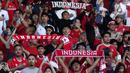 Suporter tim garuda memadati tribun penonton saat menyaksikan laga timnas Indonesia melawan Vietnam pada semifinal leg pertama Piala AFF 2022 di Stadion Utama Gelora Bung Karno, Jakarta, Jumat (6/1/2023). Indonesia akan melakoni laga tandang semifinal Piala AFF 2022 melawan Vietnam pada Senin (9/1). (Liputan6.com/Helmi Fithriansyah)