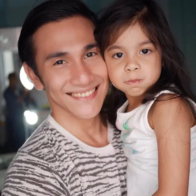 6 Potret Manis Vino G Bastian dan Jizzy Putrinya, Parasnya Curi Perhatian