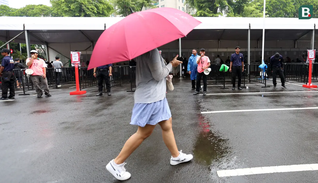 Suasana booth penukaran tiket laga FIFA Matchday Timnas Indonesia melawan Argentina yang terletak di Gedung Serba Guna Senayan, Jakarta, Jumat (16/06/2023). Penukaran tiket Timnas Indonesia Vs Argentina dimulai pukul 10.00-17.00 WIB hingga hari Senin (19/06/2023) siang. (Bola.com/Bagaskara Lazuardi)