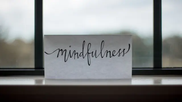 Salah satu cara efektidf untuk atasi Overthinking adalah melatih Mindfulness