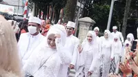 Puluhan pengantin mengikuti nikah massal di Bogor. (Liputan6.com/ Achmad Sudarno)