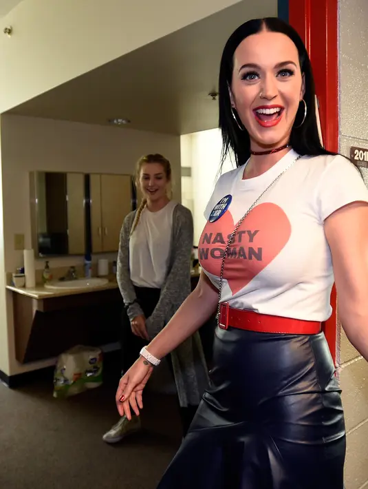 Dalam aksinya kali ini, Katy bermaksud peduli terhadap para remaja wanita dan juga untuk dirinya sendiri. Dia ingin mengedukasi dirinya terkait kesehatan seks. Menurutnya, ini merupakan informasi langka yang bisa diperoleh. (AFP/Bintang.com)