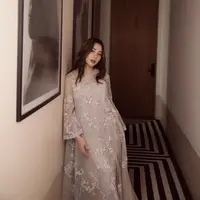 Penampilan romantis Nikita Willy kenakan lace dress model loose warna lilac. [@nikitawillyofficial94]