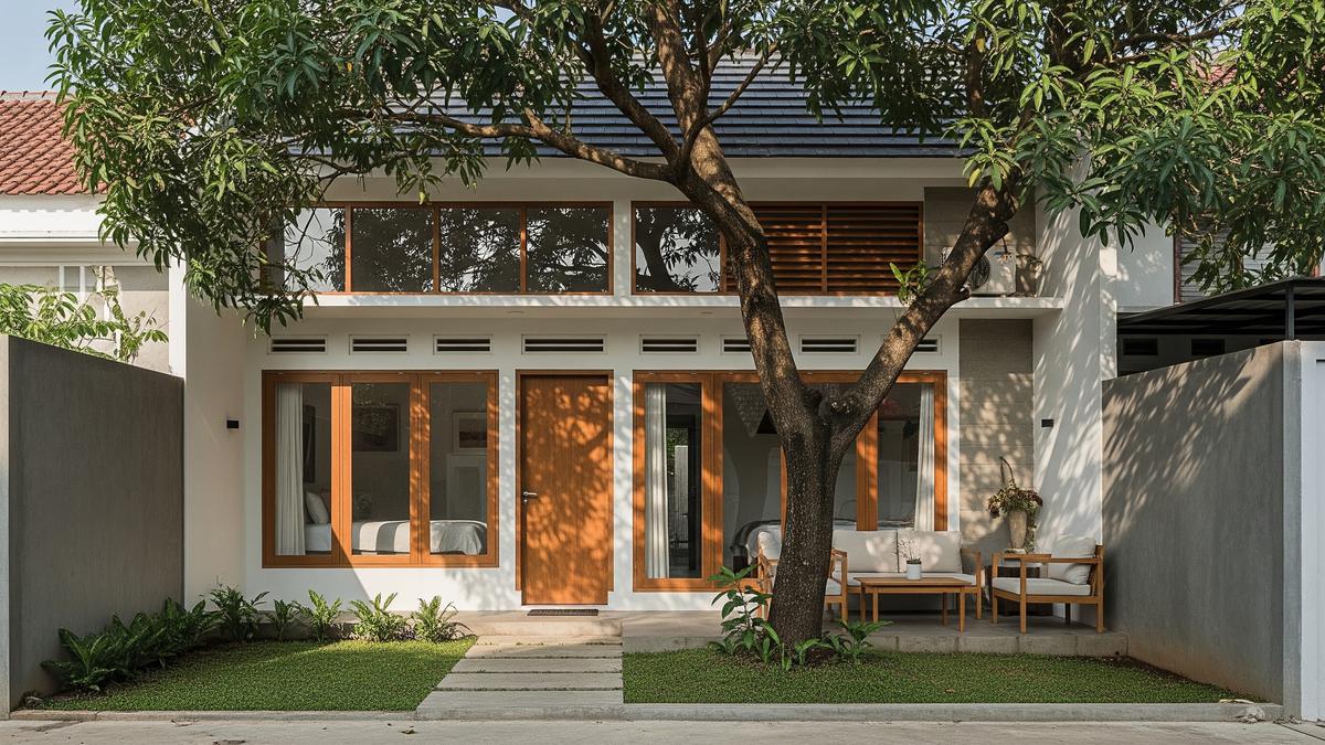 9 Model Rumah Sempit Tapi Tetap Sejuk dengan Satu Pohon Besar, Udara Segar Nuansa Tropis