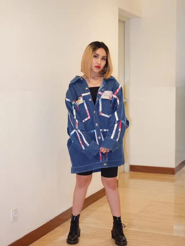 7 Gaya OOTD Ayu Ting Ting yang Curi Perhatian, Bak Idol K-Pop