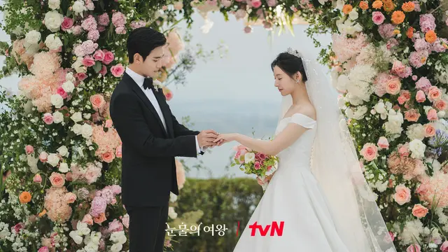 Kim Ji Won dan Kim Soo Hyun - Queen of Tears