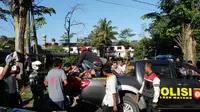 Kecelakaan maut yang melibatkan 6 kendaraan terjadi di Jalan Raya Provinsi, Desa Tegal Rejo, Jember, Jatim, Senin (20/5/2019). (Liputan6.com/ Dian Kurniawan)