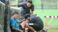 Juan Pablo Pino terpaksa menunda kiprahnya jadi starter Arema melawan Bali United. (Bola.com/Iwan Setiawan)