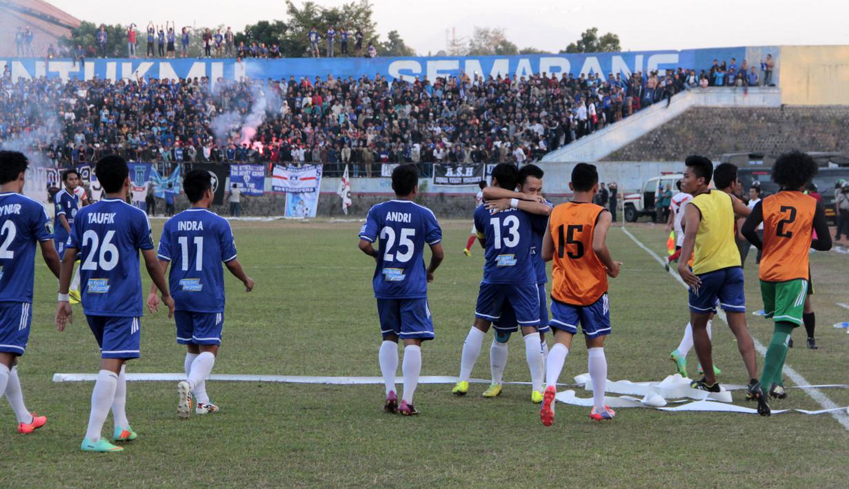 Pemain PSIS merayakan gol dalam final lanjutan Piala Polda Jateng di Stadion Jatidiri, Semarang, Minggu (2/8/2015). (Bola.com/Vincensius Sawarno)