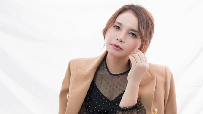 Rosa Rilis Video Lirik Singlenya Yang Berjudul Hati Tak Bertuan Showbiz Liputan6 Com