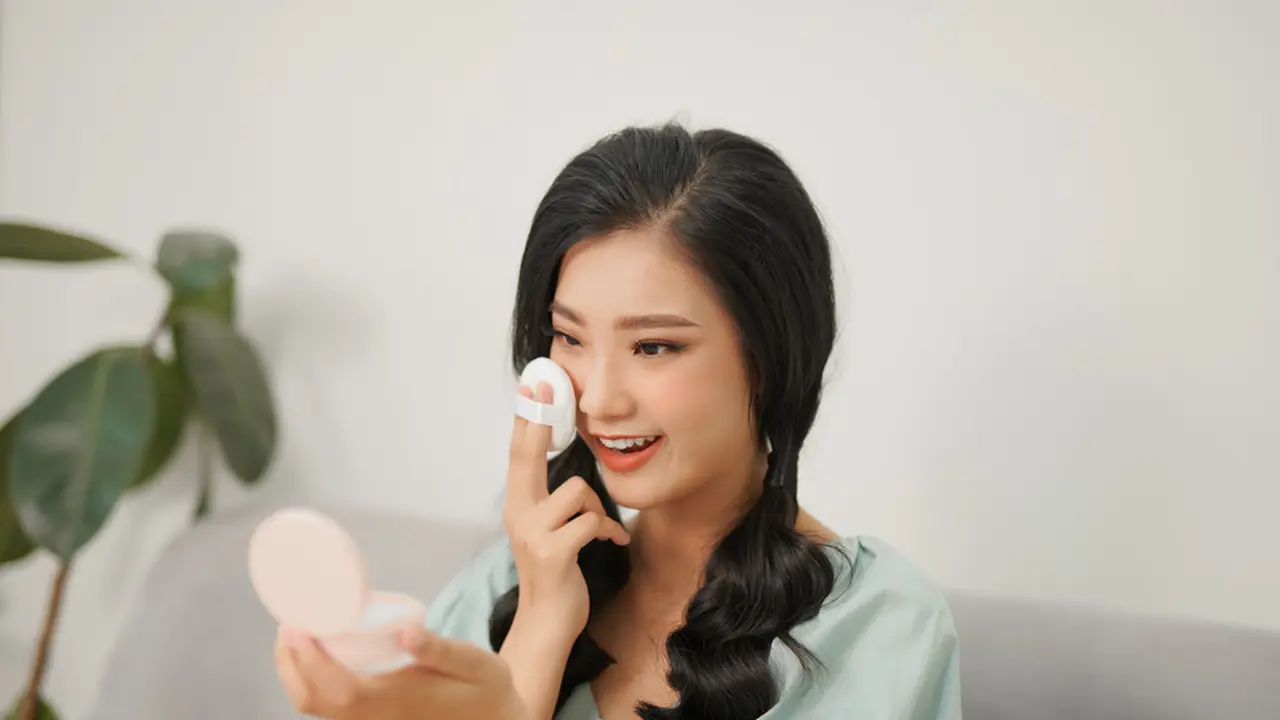 Trik Mengaplikasikan Cushion pada Kulit Kombinasi, Rahasia Tampilan Flawless