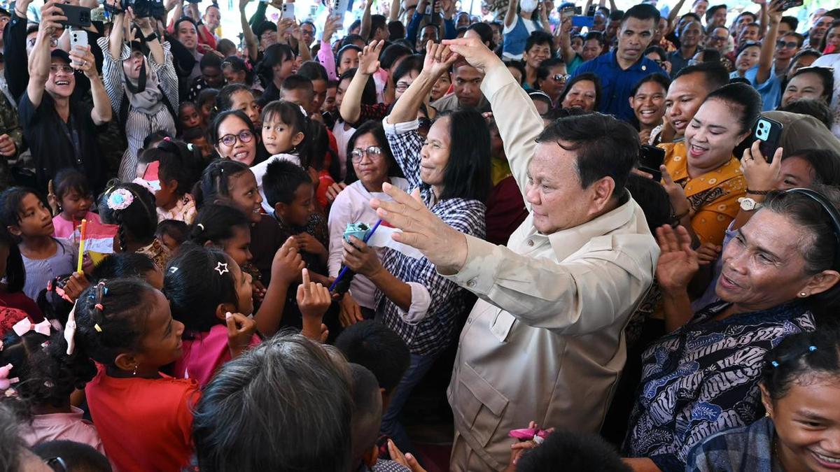 Momen Hangat Prabowo dan Warga Pulau Terluar Indonesia Terekam Saat Lagu Ini Diputar