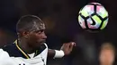 Pemain Tottenham Hotspur, Moussa Sissoko saat tampil bersama timnya pada laga Premier League melawan Crystal Palace di Selhurst Park, London (26/4/2017).  (AFP/ Ben Stansall)