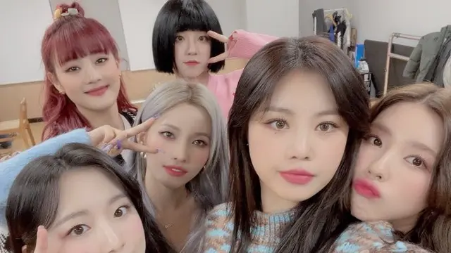 Foto seluruh anggota (G)I-DLE