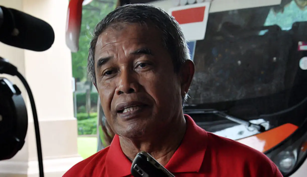 Ketua Umum PSSI Djohar Arifin di depan lobi hotel Golden Horses Palace, Malaysia. sesaat sebelum dampingi Timnas Indonesia berlatih di Inpen.