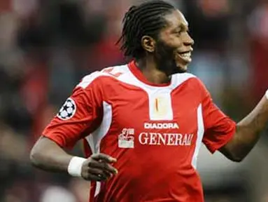 Selebrasi gol striker Standard de Liege Dieumerci Mbokani di laga penyisihan Grup H Liga Champions melawan Olympiacos FC di Liege, 4 November 2009. AFP PHOTO / JOHN THYS 