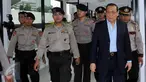 Wakil Ketua MKD, Kahar Muzakir dikawal polisi saat meninggalkan ruang sidang kasus dugaan pelanggaran etik Ketua DPR Setya Novanto di komplek Parlemen, Senayan, Jakarta, Selasa (1/12/2015). (Liputan6.com/Johan Tallo)