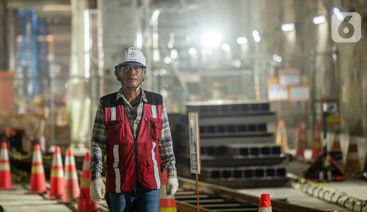Fase 2A tersebut dibagi menjadi dua segmen, yaitu segmen satu Bundaran HI—Harmoni yang ditargetkan selesai pada 2027, dan segmen dua Harmoni—Kota yang ditargetkan selesai pada 2029. (Liputan6.com/Herman Zakharia)