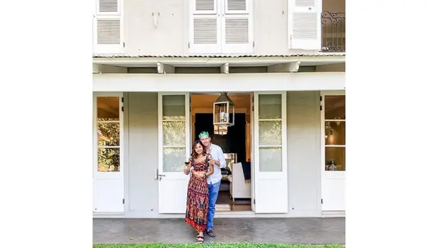 Mesra Banget, 9 Artis Cantik Ini Punya Kekasih Bule