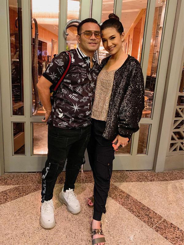 Judika dan Duma Riris selalu terlihat sangat romantis bahkan keromantisan mereka bagaikan remaja yang masih pacaran. (Liputan6.com/IG/@duma_riris)