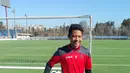 Evan Dimas Darmono beradaptasi dengan lingkungan latihan sendiri di tempat latihan skuat Espanyol B, Ciudad Deportiva Dani Jarque, Kamis (4/2/2106). (Bola.com/La Liga)