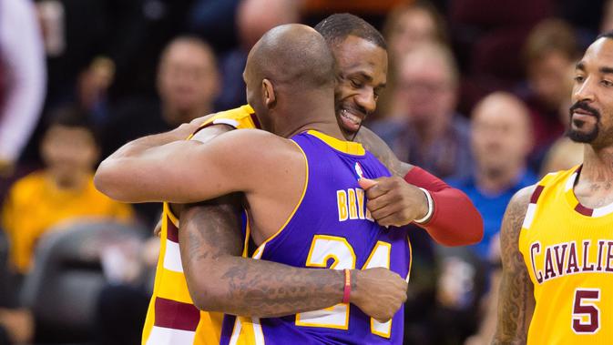 LeBron James dan Kobe Bryant. (Jason Miller / GETTY IMAGES NORTH AMERICA / AFP)
