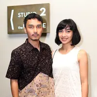 "Selamat buat tika dan Dimas udah lamaran. .semoga kdepannya lancar ..mkasi ya @akhmadbdg Dan upload fotonya. .couple kesayangan" salah satu yang mengomentari foto yang diunggah pemilik akun @akhmadbdg. (Andy Masela/Bintang.com)