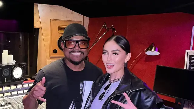 Agnez Mo Berfoto Bersama Sederet Selebriti Dunia, Netizen Antusias Menanti Album Terbarunya (Instagram/agnezmo).