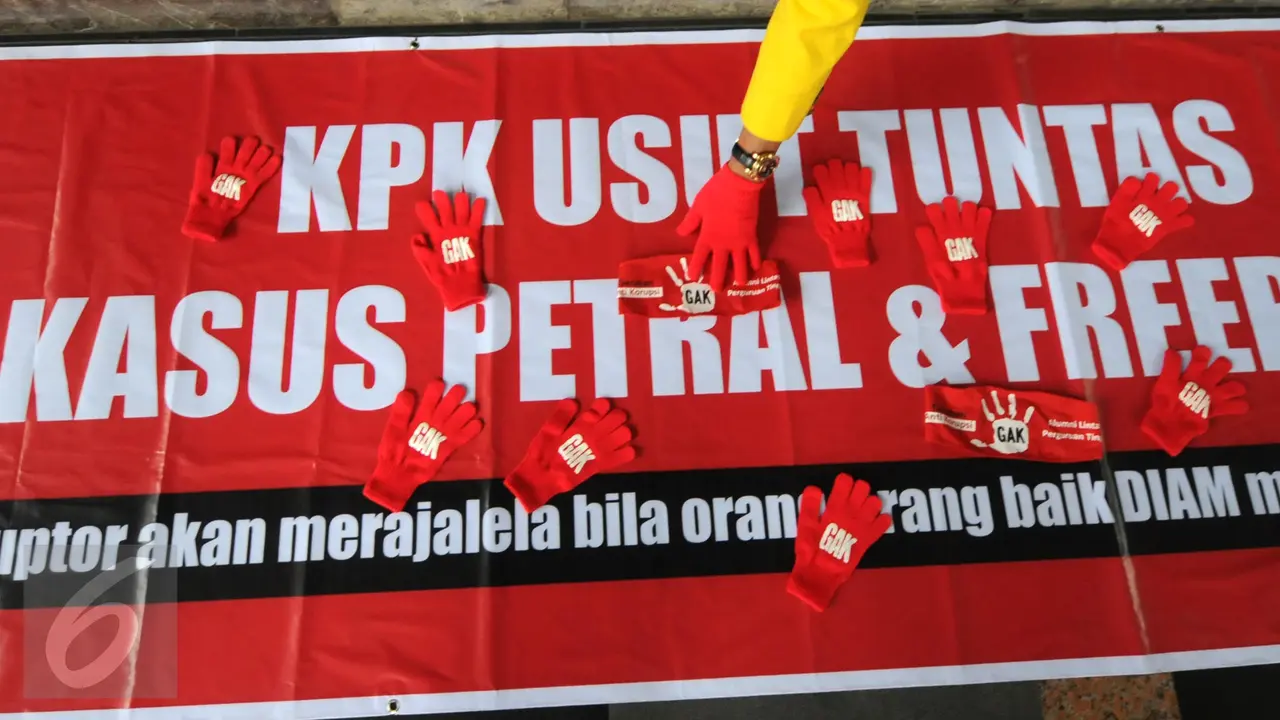 20151127-Aktivis GAK Datangi KPK Desak Usut Kasus Petral dan Freeport
