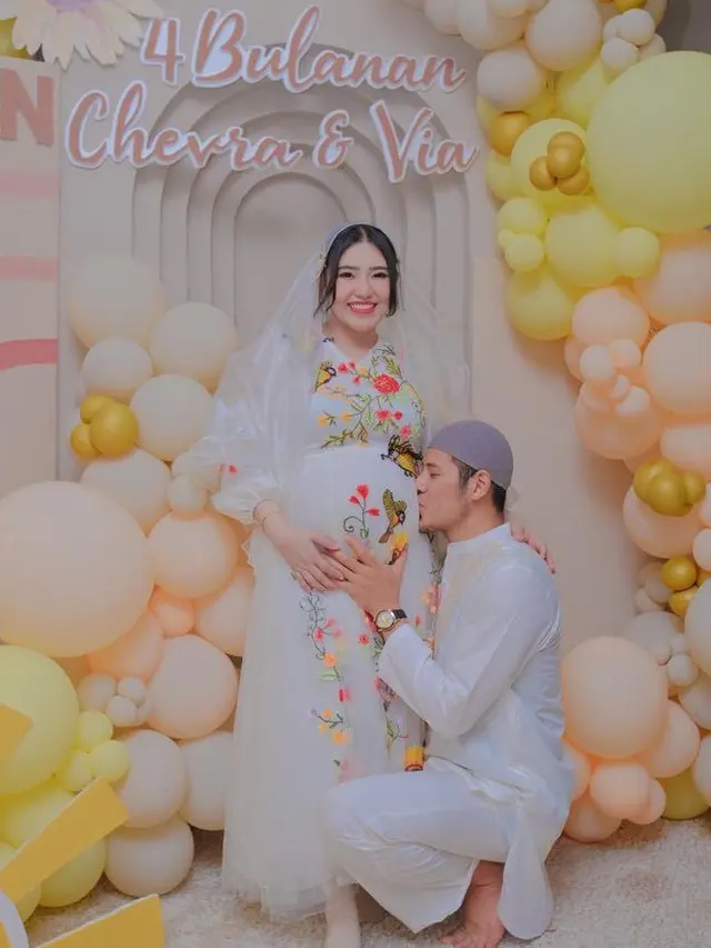 Via Vallen Tasyakuran 4 Bulan Kehamilan. [@viavallen]