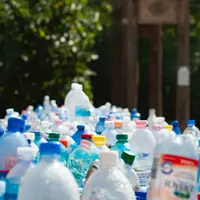 Ilustrasi Tumpukan Botol Plastik Credit: pexels.com/Mali