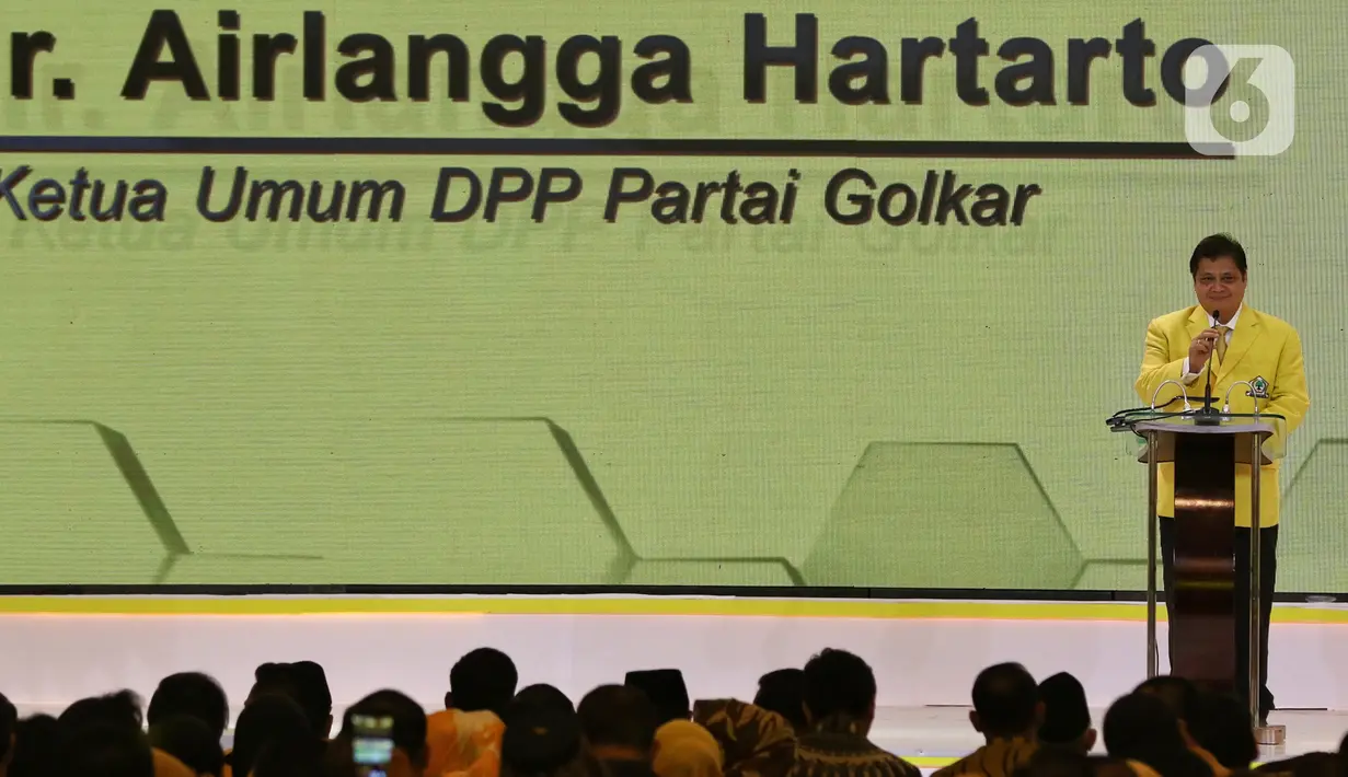 Ketua Umum DPP Golkar terpilih Airlangga Hartarto memberikan sambutan saat penutupan Munas X Partai Golkar di Jakarta, Kamis (5/12/2019). Airlangga Hartarto terpilih kembali sebagai ketua umum Partai Golkar Periode 2019-2024 secara aklamasi. (Liputan6.com/Johan Tallo)